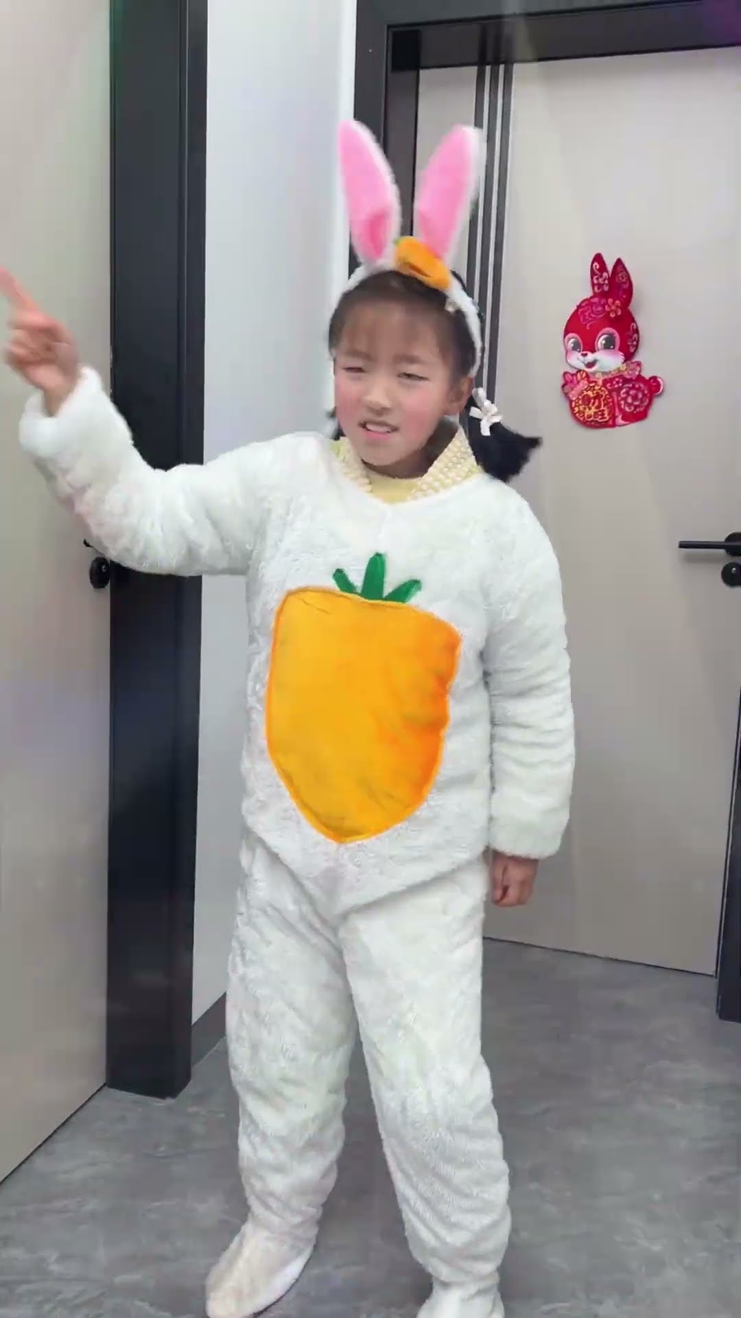 ?Who dances better, the bunny girl or the turtle girl?#shorts