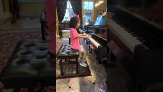 Bourrée by Graupner, played by Chloe Tsoi, grade 1