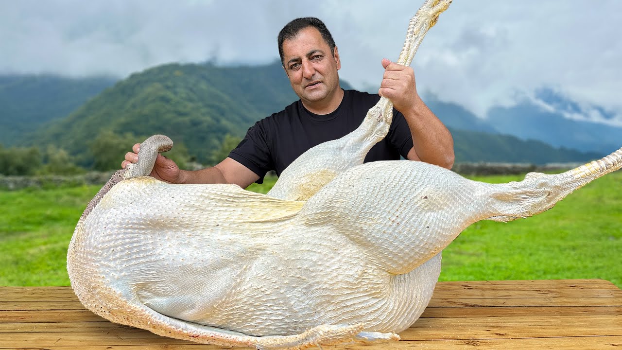 طهي النعامة في البرية: وليمة فريدة في الهواء الطلق!