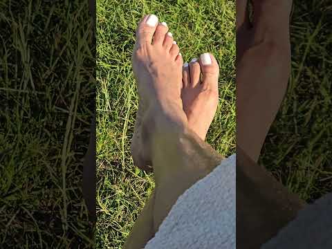 White smelly toes and ballet flats