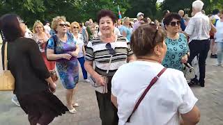 Астраханцы отметили праздник День России в парке Аркадия, песнями и танцами.ч.2