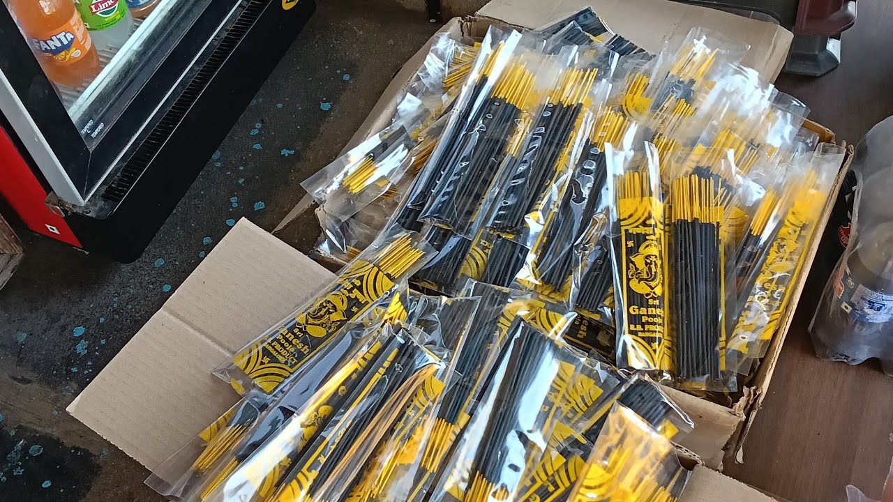 అగరబత్తీలు ప్యాకింగ్ చేయడం