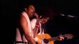 Video thumbnail of "Love of my life - Queen -(live '82)"