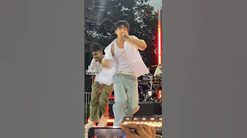 كونسرت جونغكوك أداء جونغكوك على المسرح أغنية Seven جونغكوك يأشر ع الأرمي 