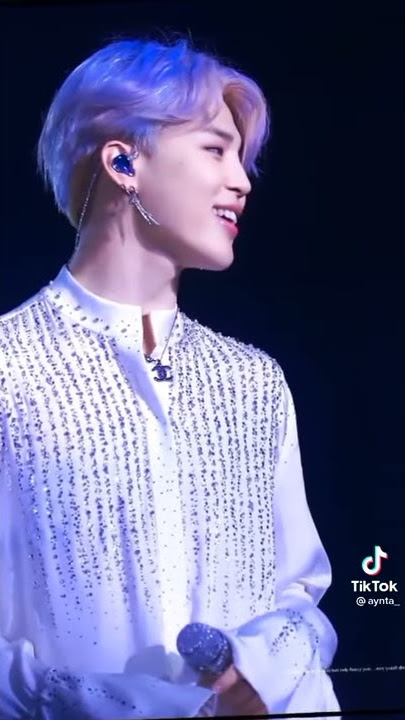 bts pakai baju  koko