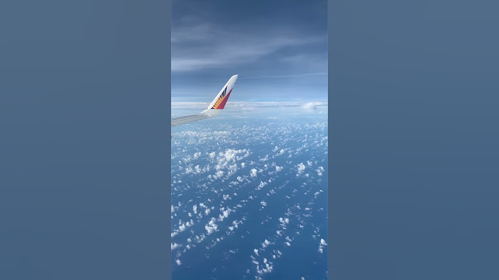 Airplane passing by in opposite direction #shorts #airplaine #viral #sky #skyline #clouds
