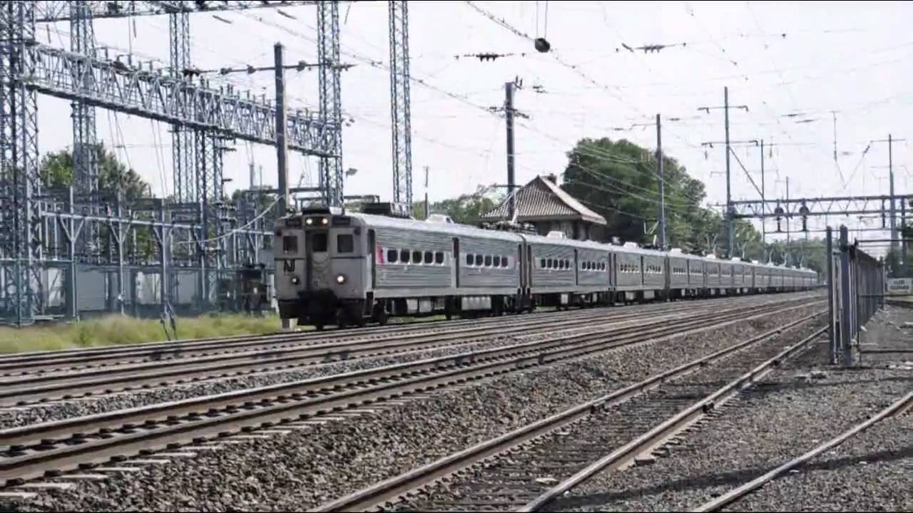 NJT General Electric Arrow III #1476 on NEC Train 7848 New York bound ...