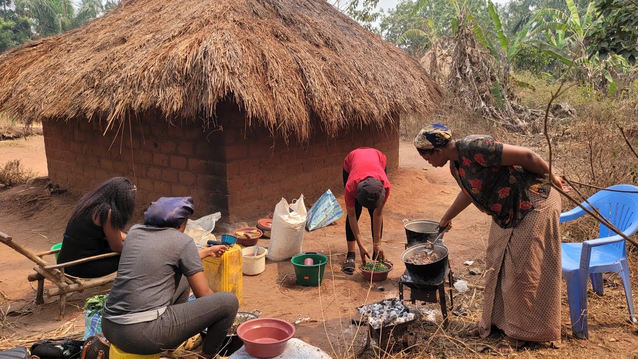 #Kasaï 27 ans après à [#KASEKI] prof Sylvain lumu revient dans son territoire de Ngandajika...