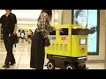 Tokio prueba robots recolectores de basura en su estación ferroviaria más concurrida | AFP