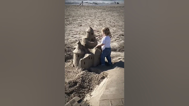 3 year old destroys sand sculpture took 9 hours to make