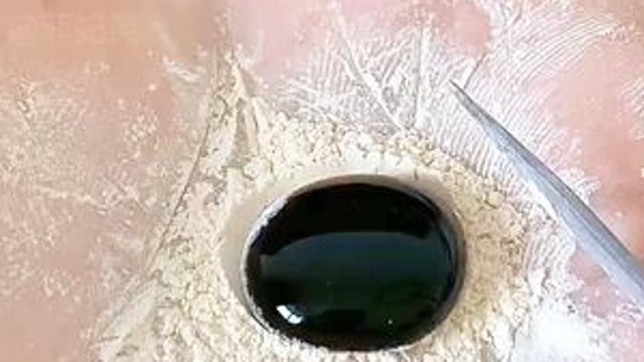 混迹国际杀手组织的都知道，我是唯一一个没有代号，就敢顶着真名到处浪的疯子，染最粉的发，打最狠的架，危险系数不高的任务我都不接，当我准备退出组织金盆洗手的时候，却得知霸总要抽干我弟弟的血去救他，的绿茶