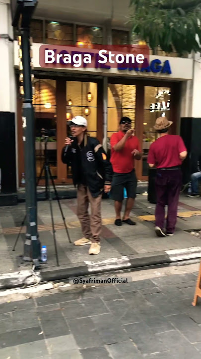 Kereen Dan Seru Grup Musik Jalan Braga Bandung. #music #braga #wisata #kotakembang #bandung #shorts