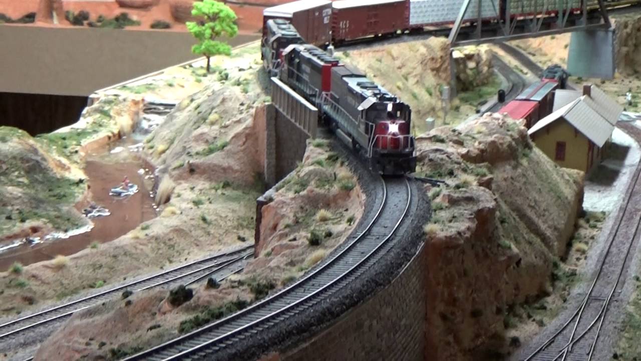 HO Scale Mountain Layout - YouTube