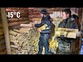 ПРИШЛА НАСТОЯЩАЯ ЗИМА! -15°C, ЗАГОТАВЛИВАЕМ ДРОВА! ПРИЕХАЛ ГОСТЬ | ГОТОВИМ В ИЗБУШКЕ