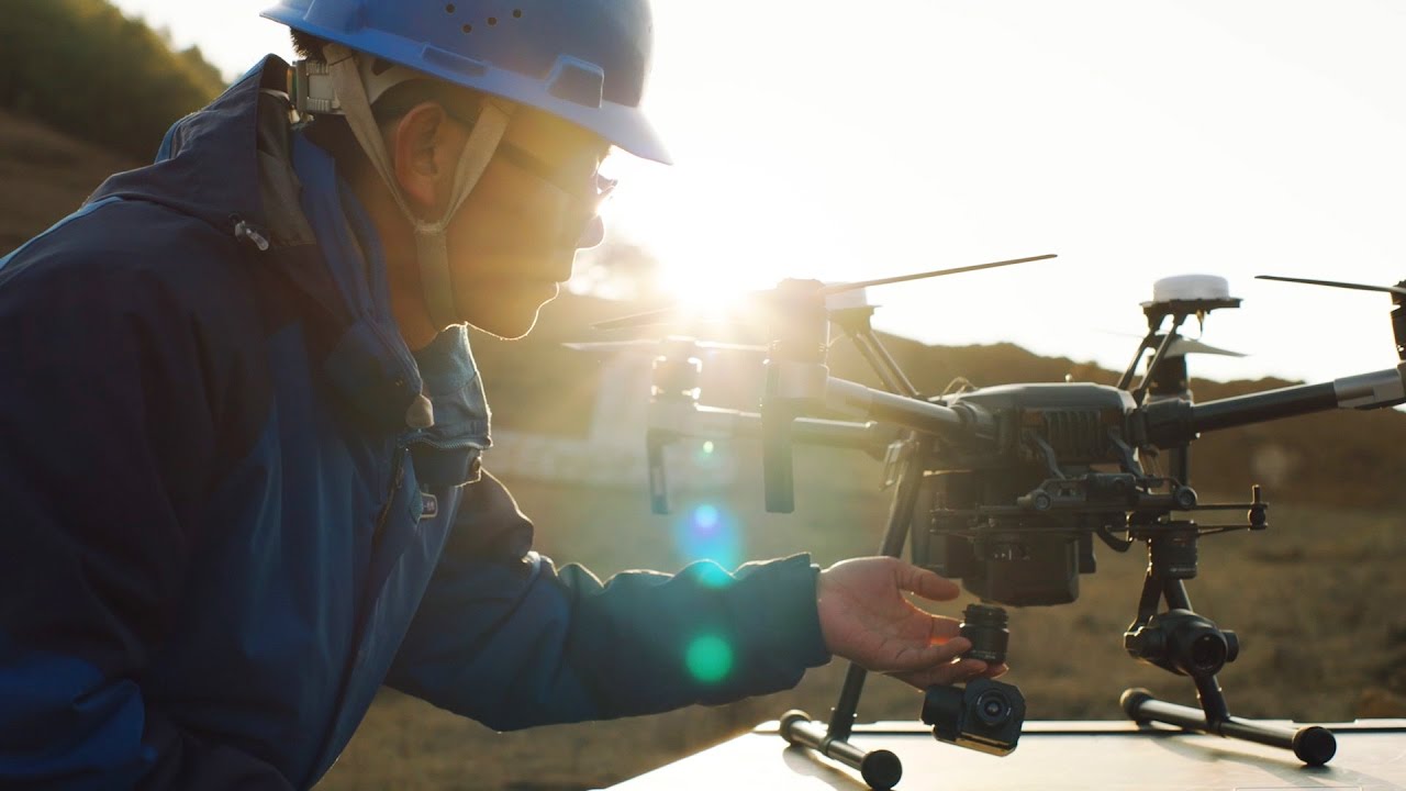 DJI Matrice 200 -「ドローンで電線/鉄塔を点検」