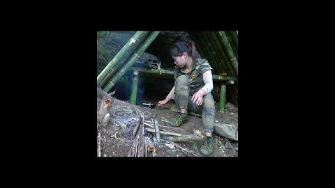 The girl lives alone in the rainforest #survival #survivalshelter #outdoors #survivalskills #camping