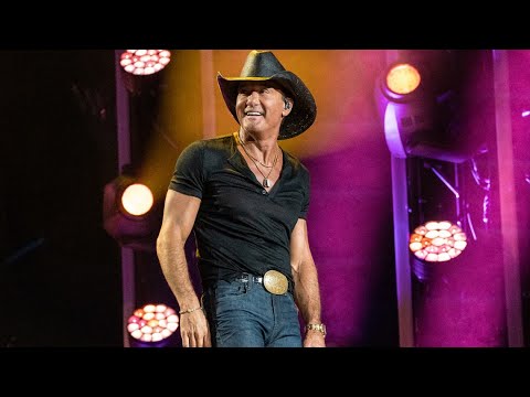 Tim McGraw wears Caitlin Clark jersey for concert in Des Moines