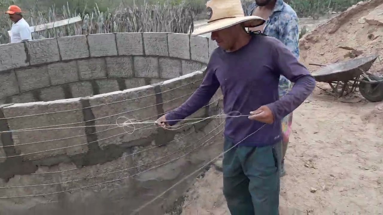 A sisterna ta  bem Adada , O predeiro mais  ceventes tá botando pegado na mão de obra Deus abençoe 
