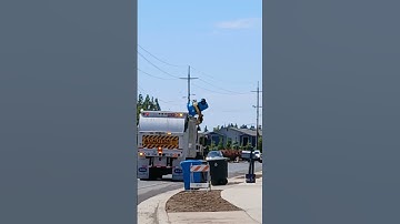 Recology Peterbilt 520 Heil Durapack Python on recycle