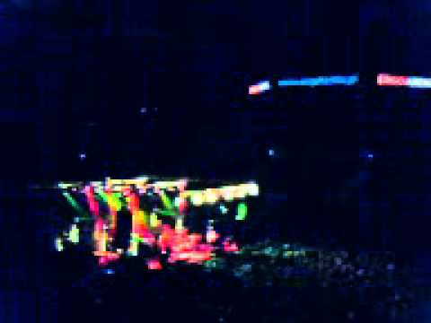 Watch "Dziewczyny dzisiaj z byle kim nie tańczą" - Ergo Arena 2011 on YouTube