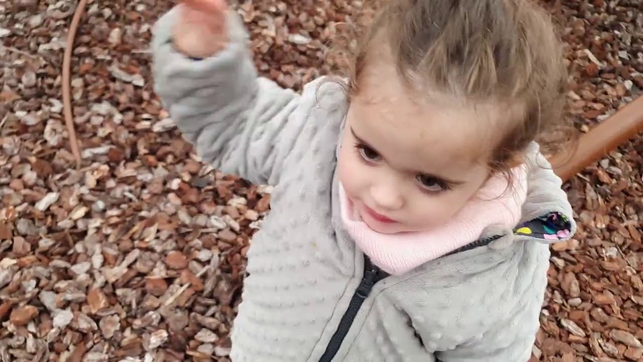 💝 buscando al caga tio gigante  😲  Leia Z