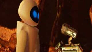 Wall-e parla con EVE