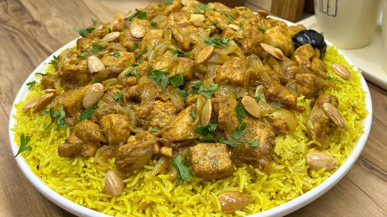 اذا عندك قطعتين صدر دجاج سوي اسرع و أطيب غداء رز بالكاري و الدجاج