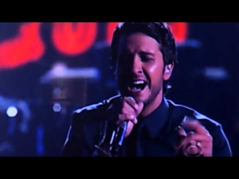 Luke Bryan performing at Lionel Richie special