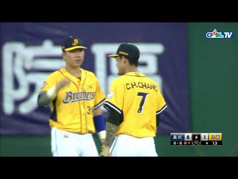 09/14 富邦 vs 兄弟 六局上，林威廷擊出中外野飛球，形成一支高飛犧牲打