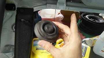 Replacing Rear Struts on a 98 Mazda 626 GF 2L Part 1