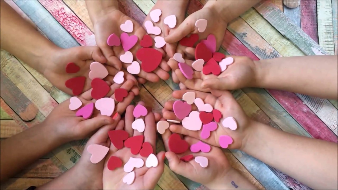 LE COEUR SUR LA MAIN POUR PRENDRE SOIN DE SON PROCHAIN - YouTube