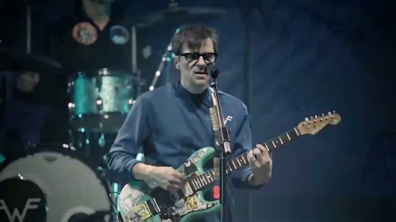 Weezer - Buddy Holly (Live Voyage To The Blue Planet Concert Film)
