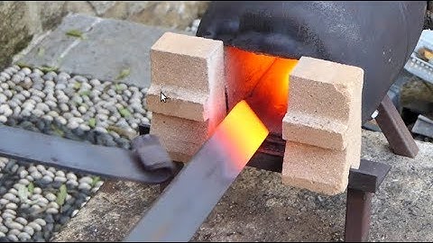 Scrolling steel bar by hand