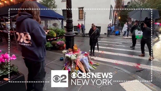 Friends' Fans Pay Tribute to Matthew Perry Outside Show's Iconic NYC Apartment Building: Photo 4980327, Friends, Matthew Perry Photos