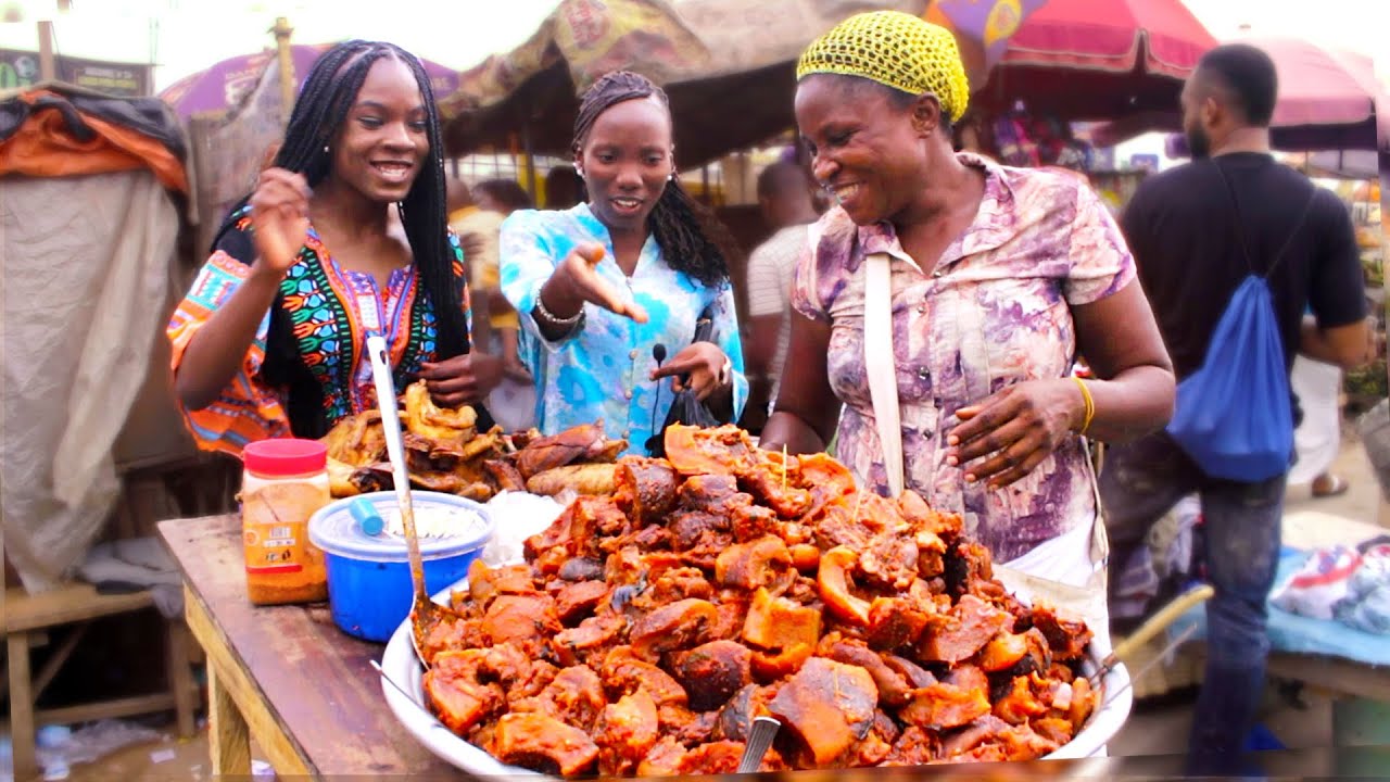 EATING LOTS OF COW SKIN| NIGERIA’S MOST POPULAR STREET FOODS?