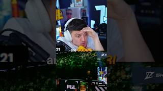 II VEDE PRIN PERETI???