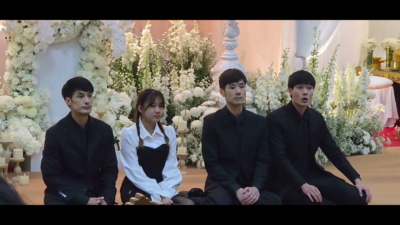 พี่น้องบ้านฉัตรบริรักษ์ถ่ายรูปรวมหลังสวดพระอภิธรรมเสร็จ