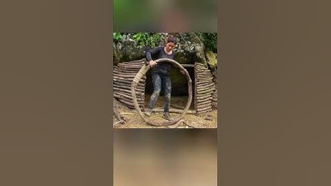 With great skills, the girl alone makes a safe shelter in the forest #survival #campping #building