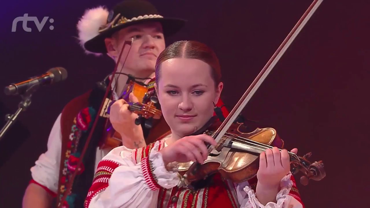 Ľudová hudba Magura - Zem spieva