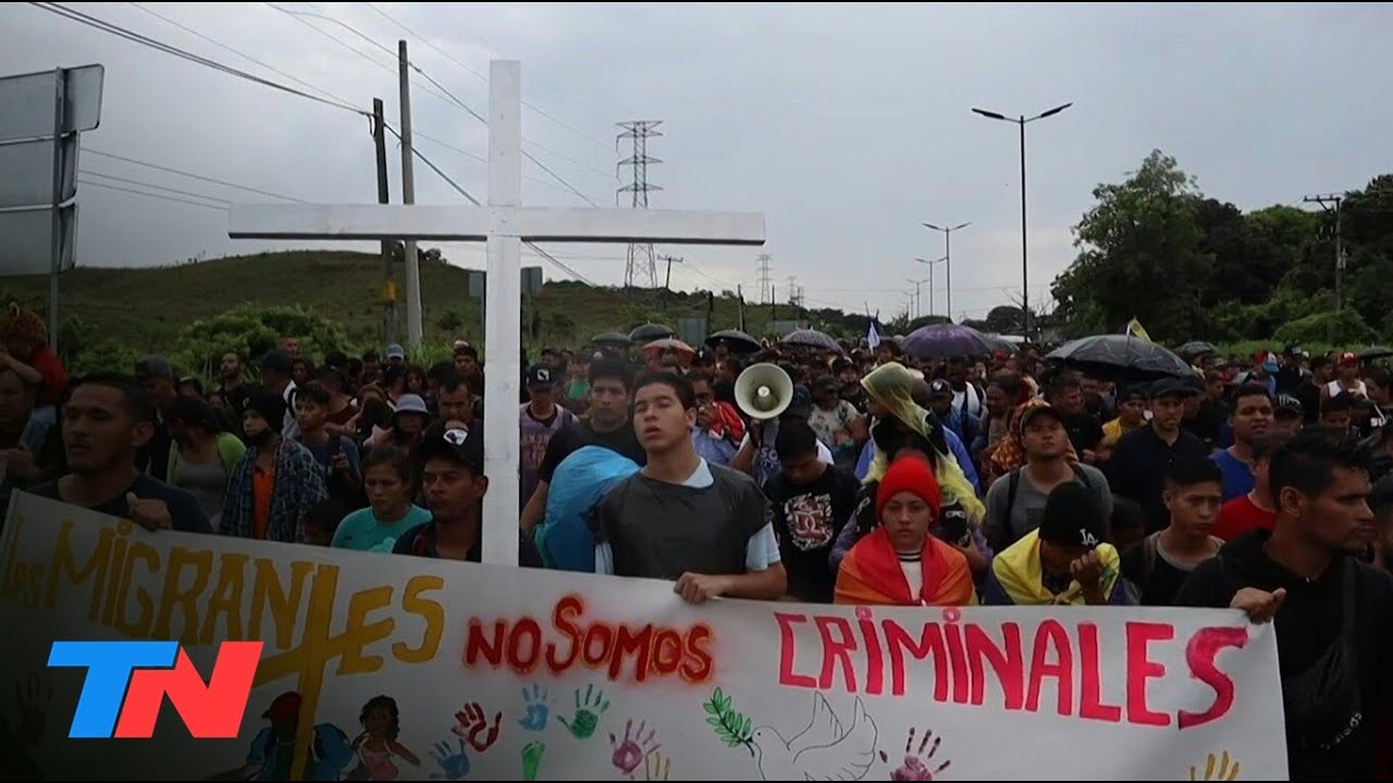 Miles de migrantes salen en caravana del sur de México con rumbo a EEUU