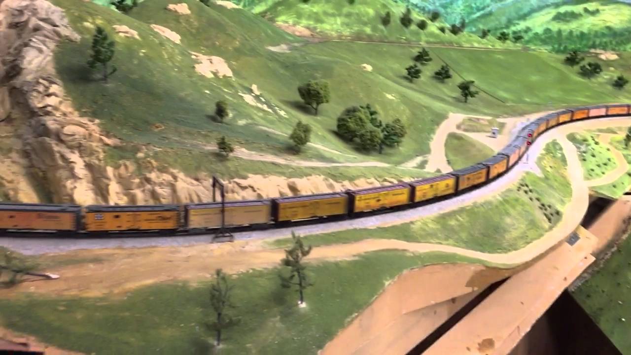 Tehachapi Loop Model Tehachapi Loop at the La Mesa Model RR - YouTube