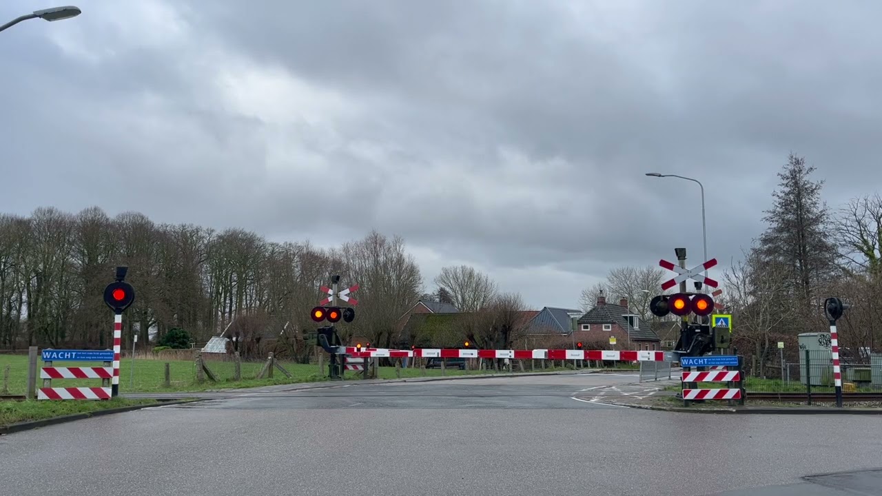 Spoorwegovergang Usquert // Dutch Railroad Crossing