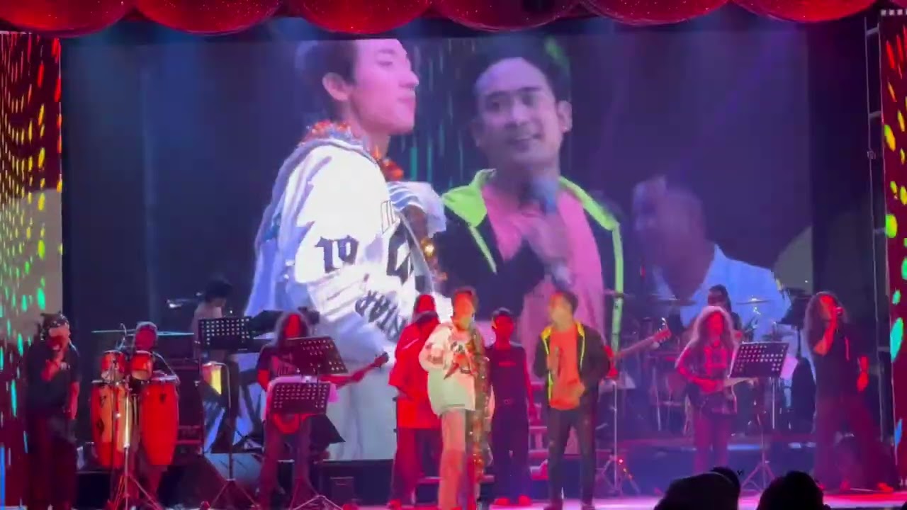 ဖြူနီပြာဝါ- အောင်ဇဗ္ဗူသီဆိုမှု 