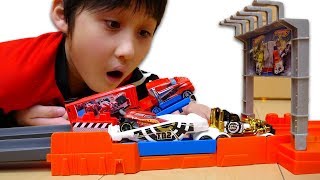 負けたらクラッシュ!! ホットウィール コンボイ・クラッシュ HotWheels Convoy Crash