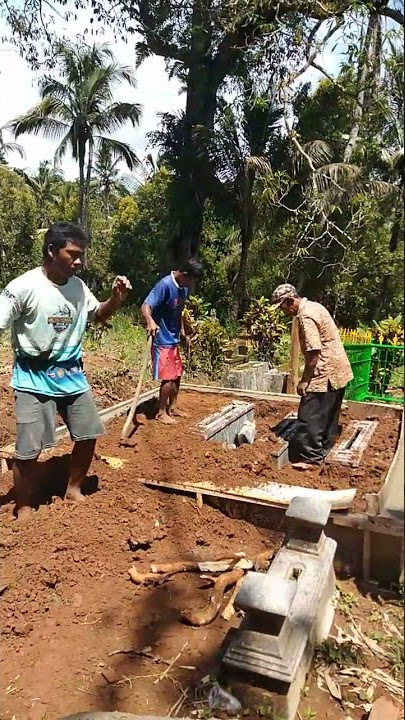 Pugar makam Eyang Parto Dikromo