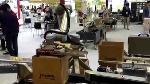 Universal Robot with Auto Packaging System