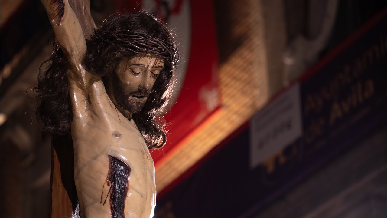 (4K) SANTÍSIMO CRISTO DE LOS ESTUDIANTES LLEGANDO AL MERCADO CHICO // Semana Santa de Ávila 2024