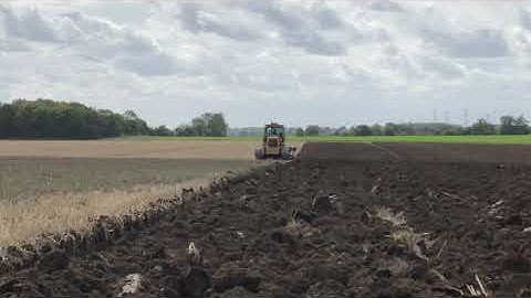 Caterpillar D6 VHP SA & Dowdeswell DP2 9 furrow.