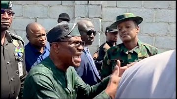 Nigeriaanse soldaat verzet zich tegen Wike tijdens inspectie - Drama terwijl FCT-minister ontploft