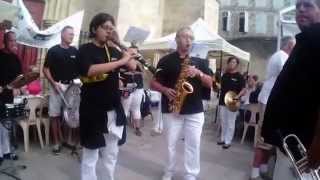 Video voorbeeld van "Amora- Banda Ré band's"